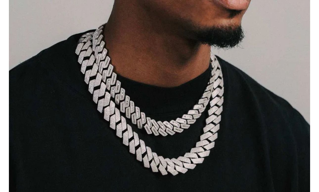 Jacket & Belt & Glasses & A chain