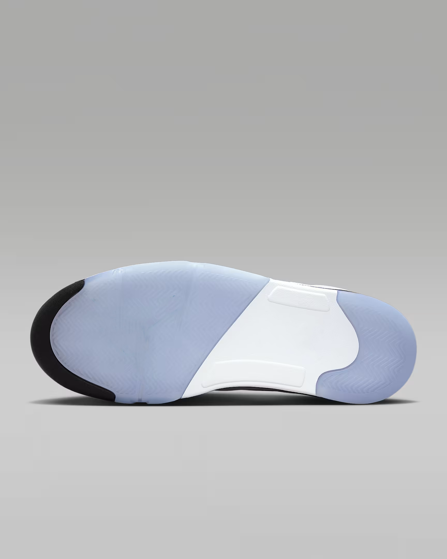 High-top white and purple grapes