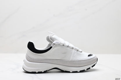 25A white sneaker