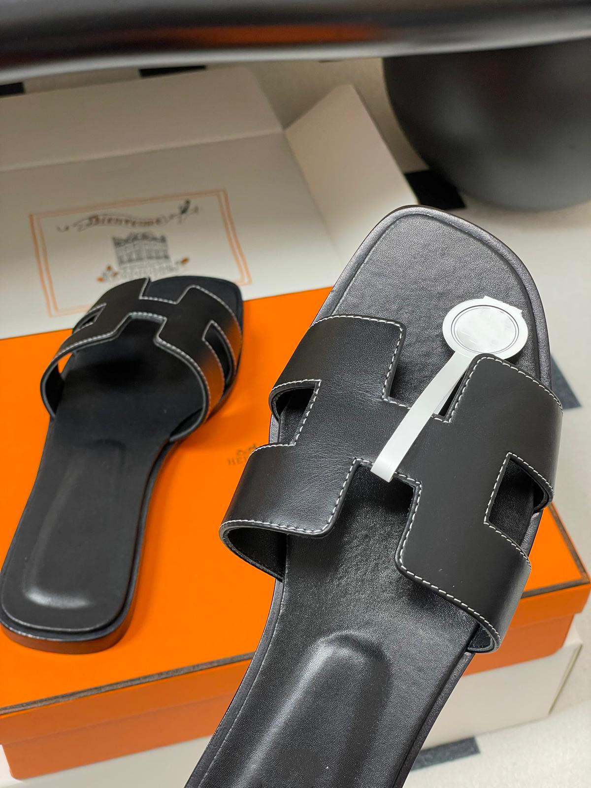 Oran sandal