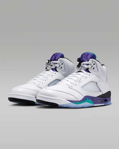 High-top white and purple grapes