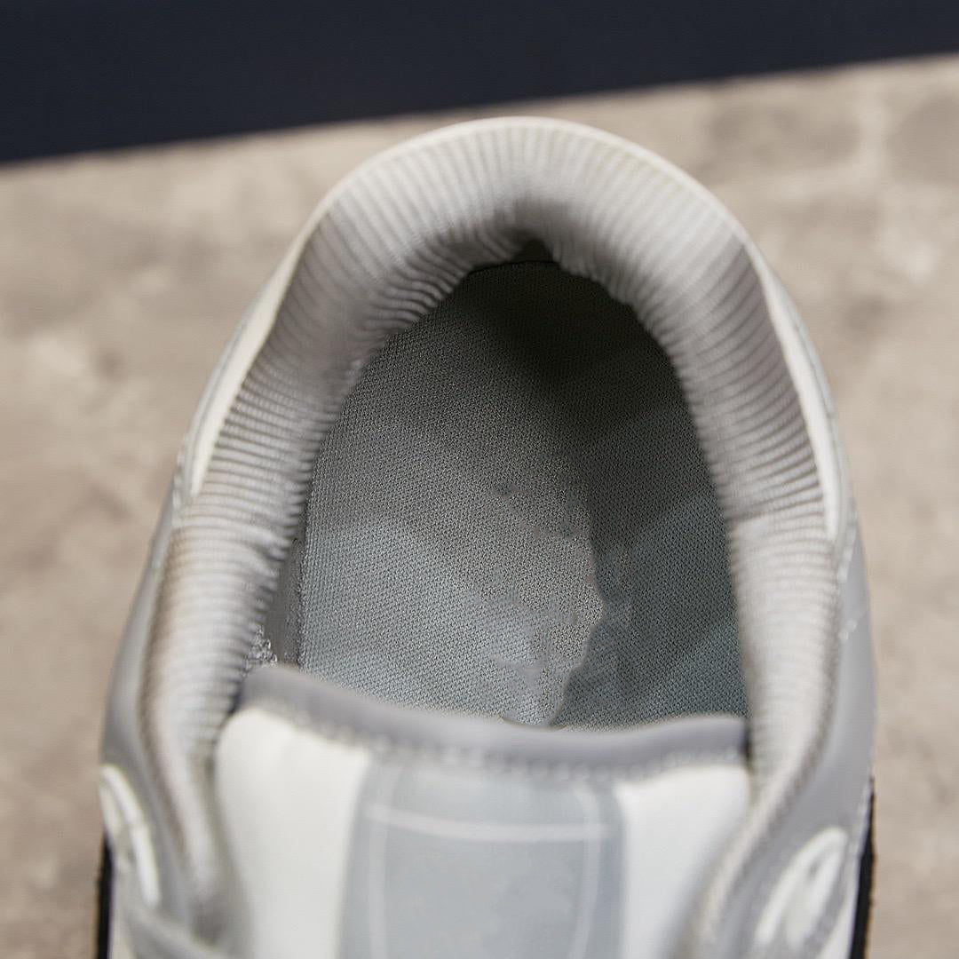 B57 Dribble Low-Top Sneaker