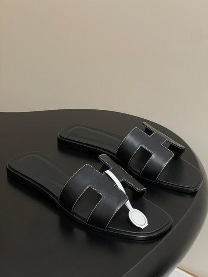 Oran sandal
