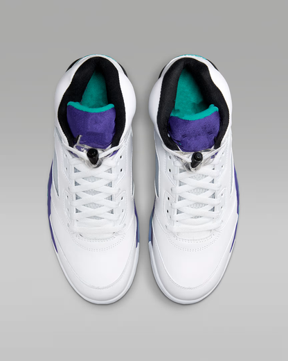 High-top white and purple grapes