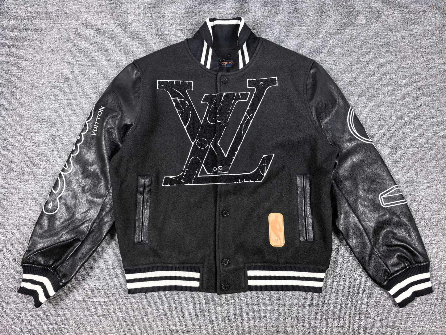 Jacket & Belt & Glasses & A chain