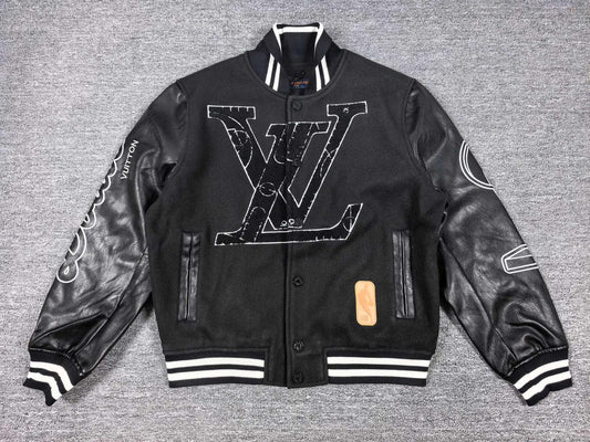 Jacket & Belt & Glasses & A chain