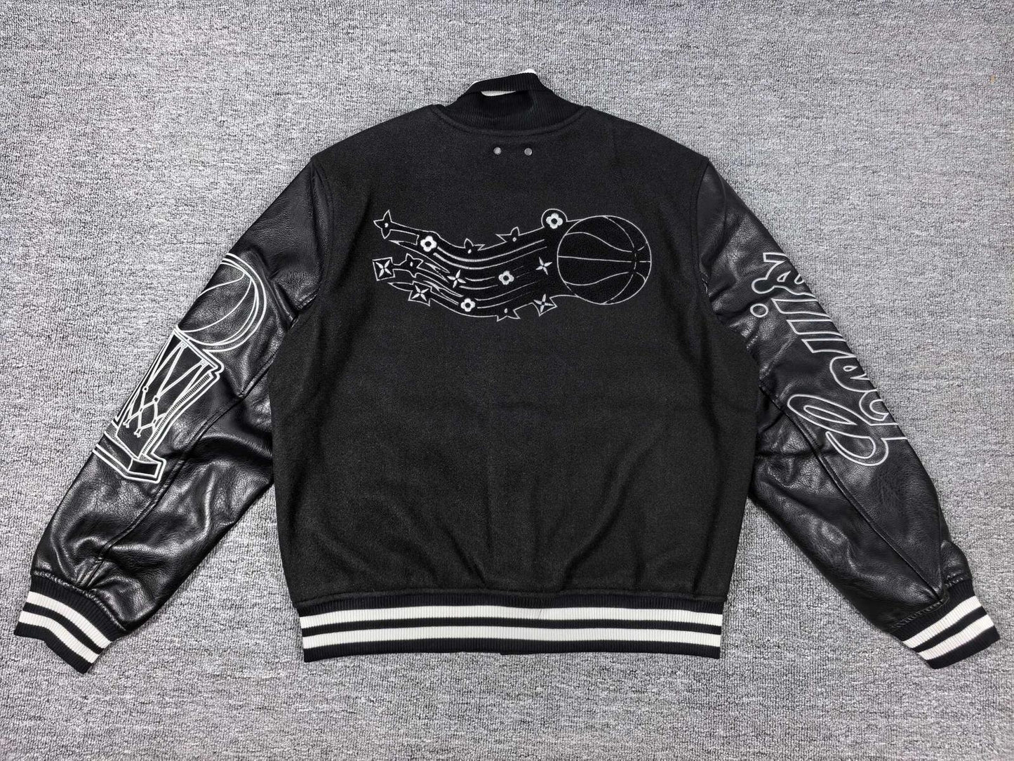 Jacket & Belt & Glasses & A chain