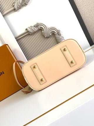 𝐌𝟓𝟑𝟏𝟓𝟐