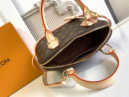 𝐌𝟓𝟑𝟏𝟓𝟐