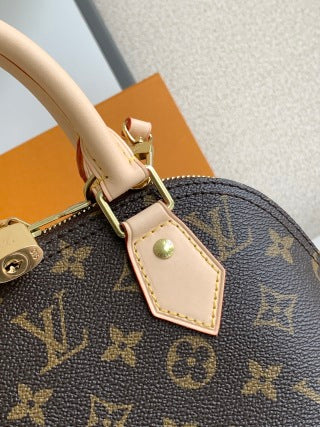 𝐌𝟓𝟑𝟏𝟓𝟐